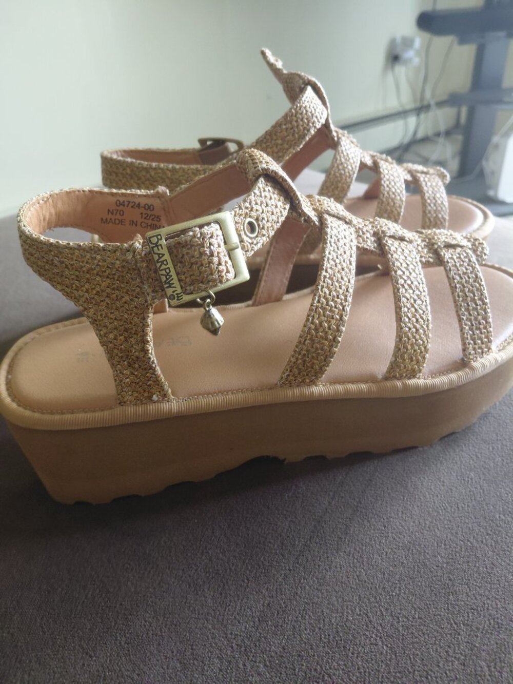 Woman's Sandals - Picture 6 of 7
